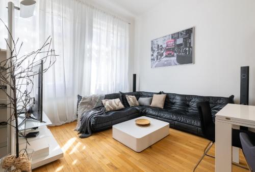 Spacious 3BR Apartment in Lesser Town by EasyBNB Premium, Praga (foto 7)