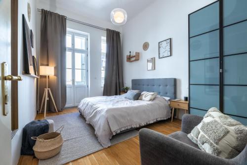 Spacious 3BR Apartment in Lesser Town by EasyBNB Premium, Praga (foto 3)