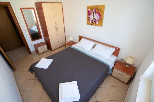 One-Bedroom Apartment image 10