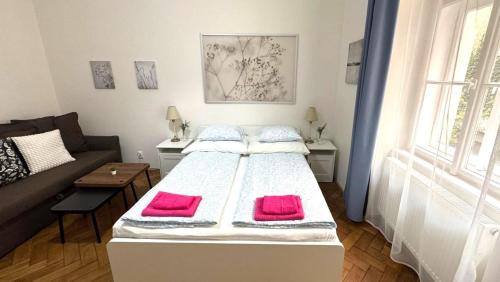 Apartment with Shower image 9