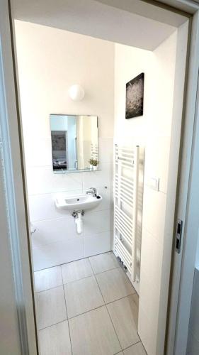 Apartment with Shower image 1