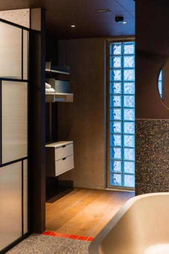 화장실, Hôtel Borsari, A Member of Design Hotels (Hotel Borsari, A Member of Design Hotels) in 마르티니