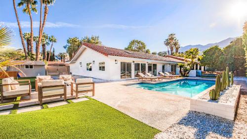 Luminous Home with Pool and Views in Palm Springs, USA