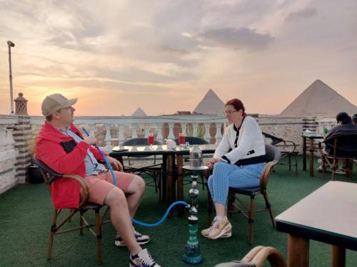 Giza pyramids Star Inn