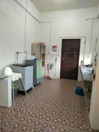 Kitchen, KASMA HOMEsTELs in Merang