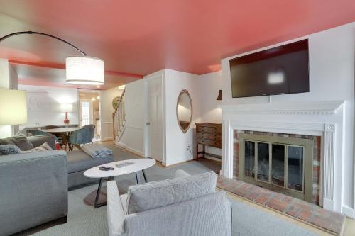 Sojourn Only 8 Blocks to Capitol and Private Patios near แคปปิตัล