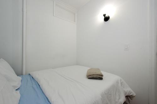 Charming 2BR Apartment Near Times Square, Нью-Йорк (фото 7)