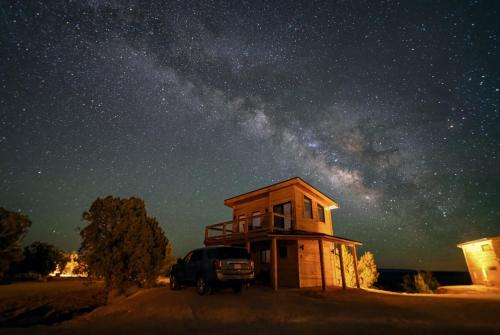 Tiny Cabin #6 at The Cedars in ไบร์ซ