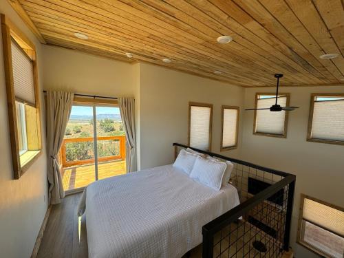 Tiny Cabin #6 at The Cedars in ไบร์ซ