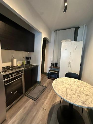 Cozy 2BR in NYC Lenox Hill, New York (photo 6)