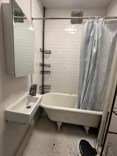 Cozy 2BR in NYC Lenox Hill, New York (photo 10)