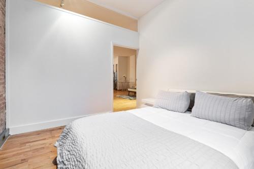 XL Prime Tribeca Furnished Loft - image 3