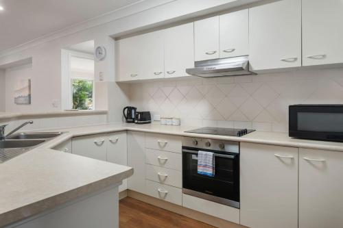 Peaceful and Convenient 4BR Family Modern Retreat