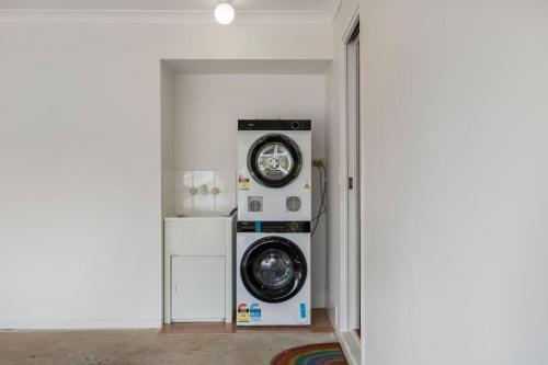 Peaceful and Convenient 4BR Family Modern Retreat