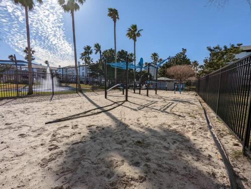 Fitness center, The Mid-Century Modern in Clear Lake