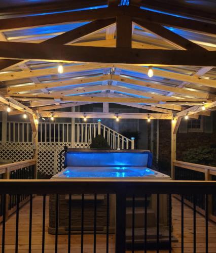 Lakefront Mountain Oasis