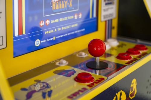 Lakefront Mountain Oasis