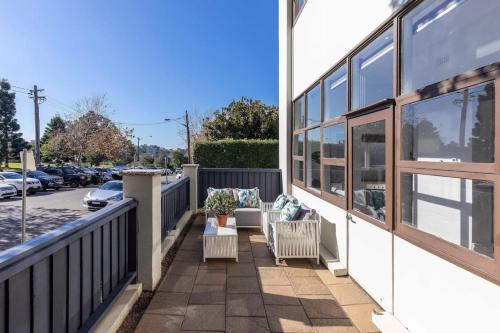 Stunning Huge Studio Sunny terrace with Parking - image 3