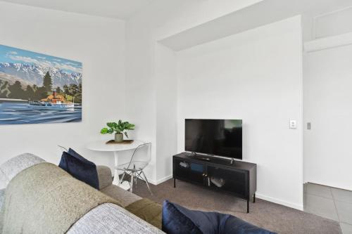 Aspen Grove Lookout | Lake Views & Parking - image 3