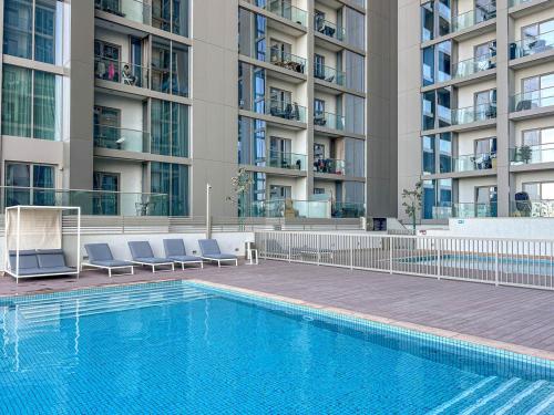 Massive 1BR with Pool Gym and Kids Play Area - image 2