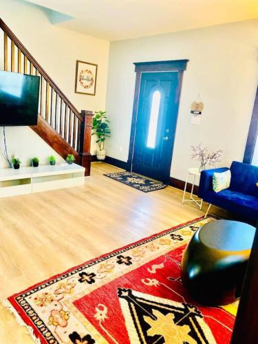 516) Charming home- sleeps 8