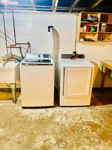 516) Charming home- sleeps 8