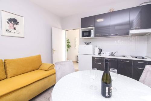 Apartment with Terrace image 10