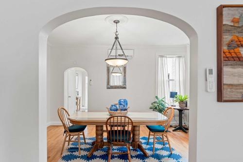 Sojourn Classic DC Rowhouse with Parking Sojourn Classic DC Rowhouse with Parking