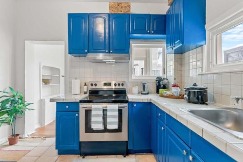 Sojourn Classic DC Rowhouse with Parking Sojourn Classic DC Rowhouse with Parking