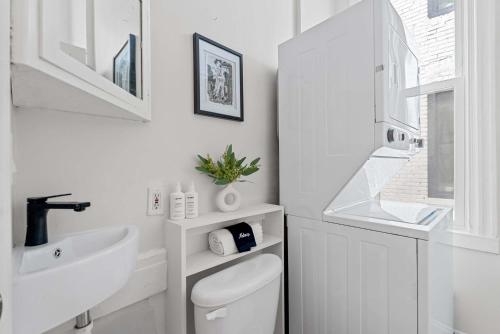 Sojourn Classic DC Rowhouse with Parking Sojourn Classic DC Rowhouse with Parking