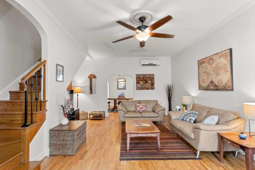 Sojourn Classic DC Rowhouse with Parking Sojourn Classic DC Rowhouse with Parking