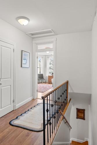 Sojourn Classic DC Rowhouse with Parking Sojourn Classic DC Rowhouse with Parking