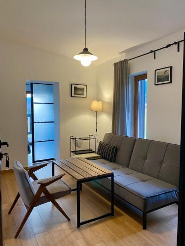 2 twin beds, 1 sofa bed