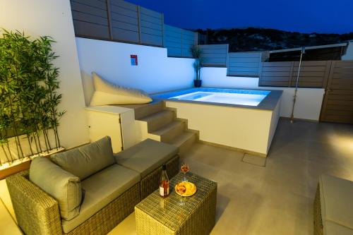 Baseinas, BLU Faflagkos Bay Luxury Suites in Viannos
