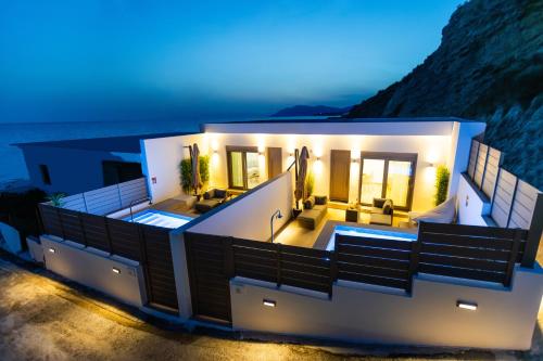 Išorė, BLU Faflagkos Bay Luxury Suites in Viannos