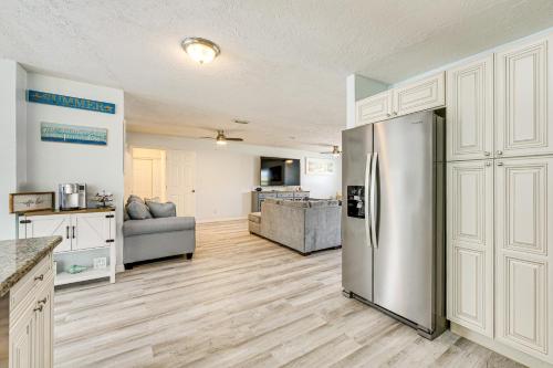 Less Than 2 Mi to Beach and Marina Bright Ruskin Retreat! in Ruskin