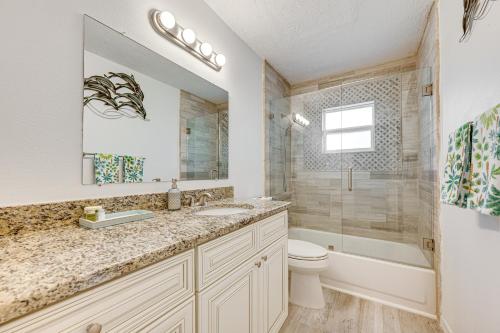 Less Than 2 Mi to Beach and Marina Bright Ruskin Retreat! in Ruskin