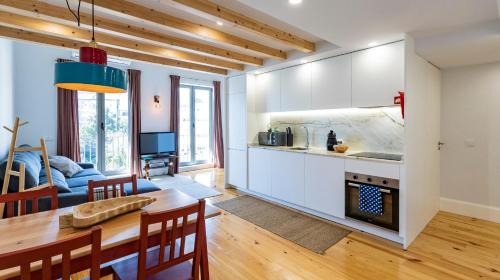 Stylish Duplex with Balcony in Porto by LovelyStay, Porto (foto 3)