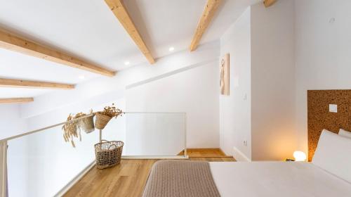 Stylish Duplex with Balcony in Porto by LovelyStay, Porto (foto 8)