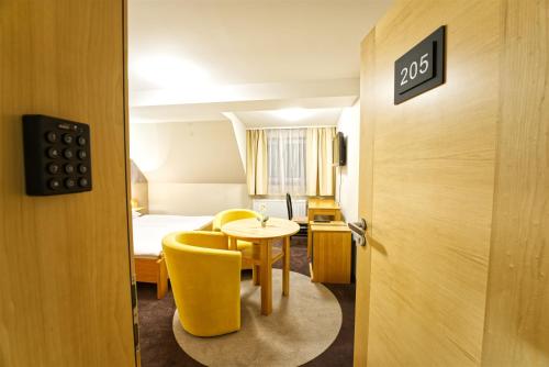 1 queen bed