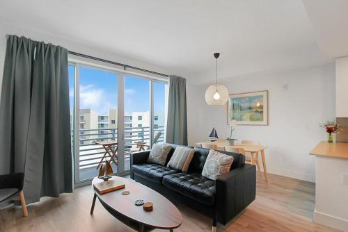 Luxury Condo Living on Sarasota Bay, Minutes From Downtown in Központi Cocoanut