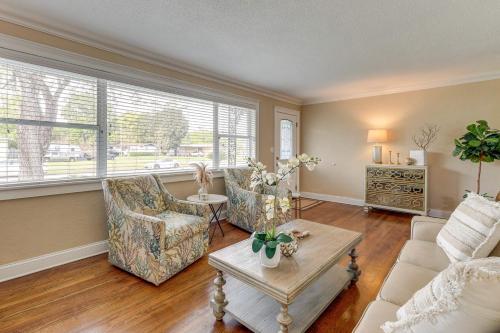 Fire Pit and Screened Porch Home in Jacksonville! Fire Pit and Screened Porch Home in Jacksonville!