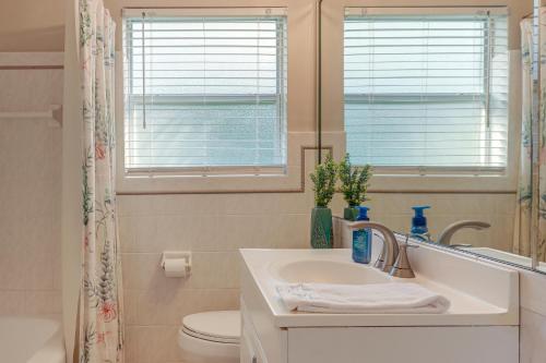 Fire Pit and Screened Porch Home in Jacksonville! Fire Pit and Screened Porch Home in Jacksonville!