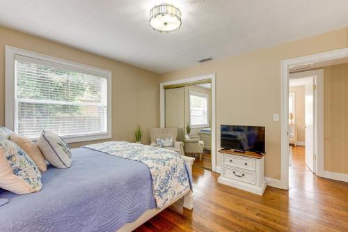 Fire Pit and Screened Porch Home in Jacksonville! Fire Pit and Screened Porch Home in Jacksonville!