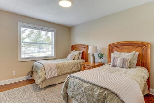 Fire Pit and Screened Porch Home in Jacksonville! Fire Pit and Screened Porch Home in Jacksonville!