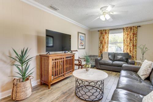 Fire Pit and Screened Porch Home in Jacksonville! Fire Pit and Screened Porch Home in Jacksonville!