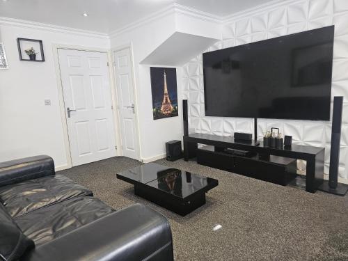 Very cosy 3 bedroom house close to city in Foleshill