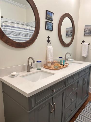 3 Bed, 2 and a half bath Gorgeous Coastal Home 1 block from beach! in Long Beach, USA