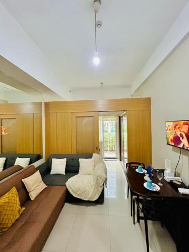 SGG Suite Room Pool View - Shell Residences MOA Pasay Near NAIA
