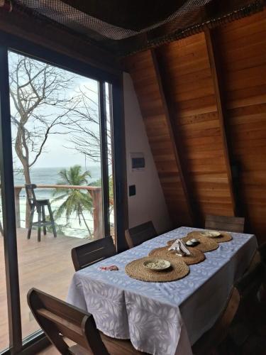 Cabaña Alamo frente al mar (Cabana Alamo frente al mar) in Capurgana